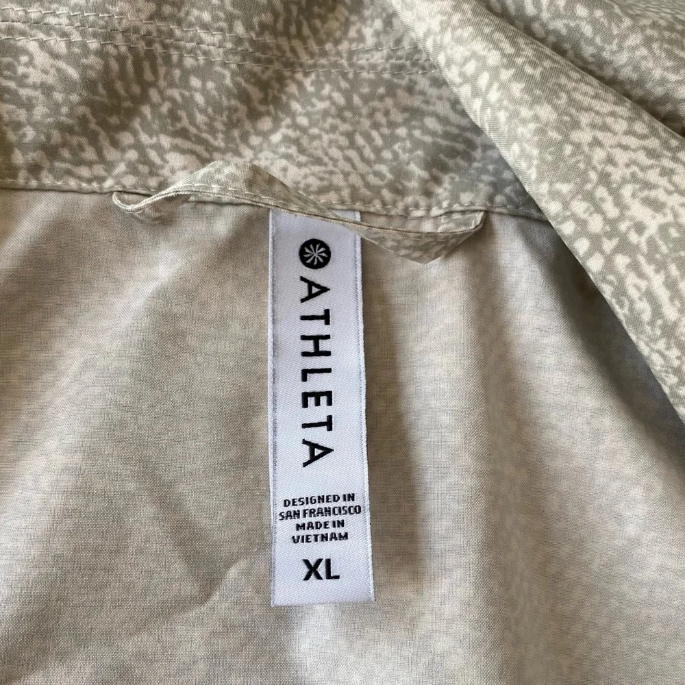 ATHLETA Zuma Top Collared V-Neck Long Sleeve Viper Subtle Grey Print Women XL